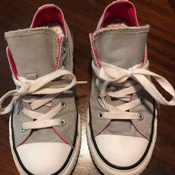 Girls converse size 2. Great condition! - Picture 1 of 4